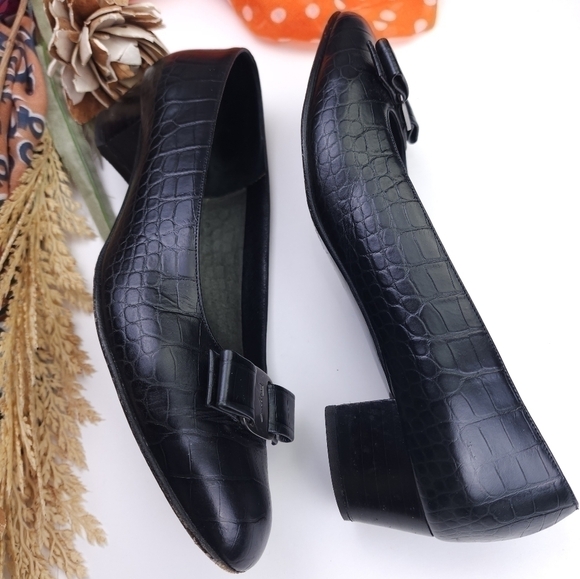 Salvatore Ferragamo Black Leather Low Heel Flats Sz 9½ B - Picture 1 of 10